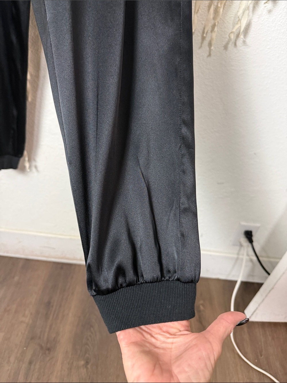 CAMI NYC Black Silk Elsie Cargo Jogger Size Small - Picture 4 of 12
